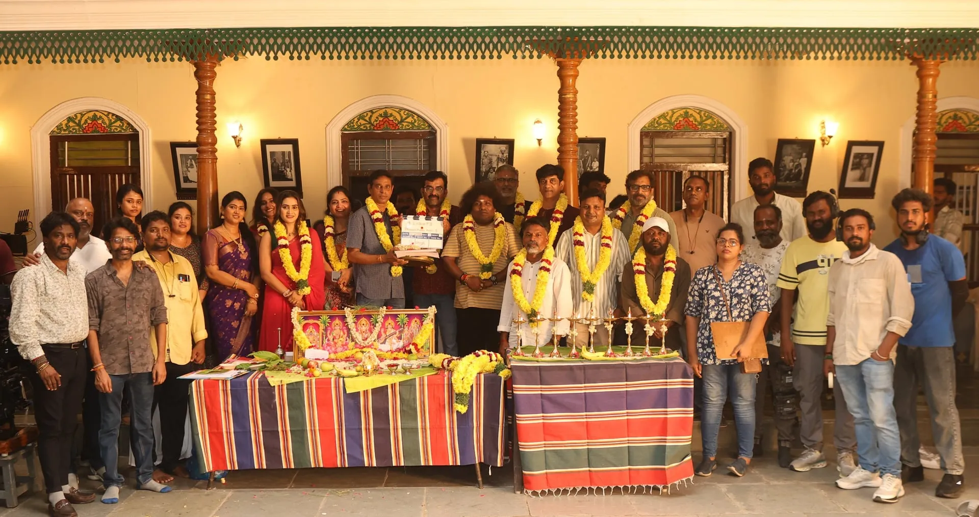 The full cast and crew at the pooja of the 9 Lights production